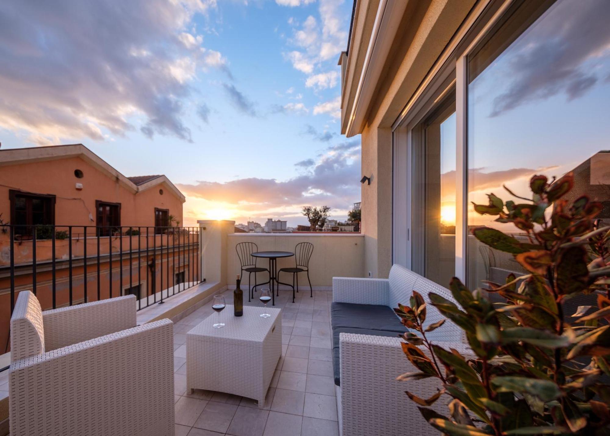 Luxury Suite La Terrazza In Pieno Centro In Cagliari Exterior foto