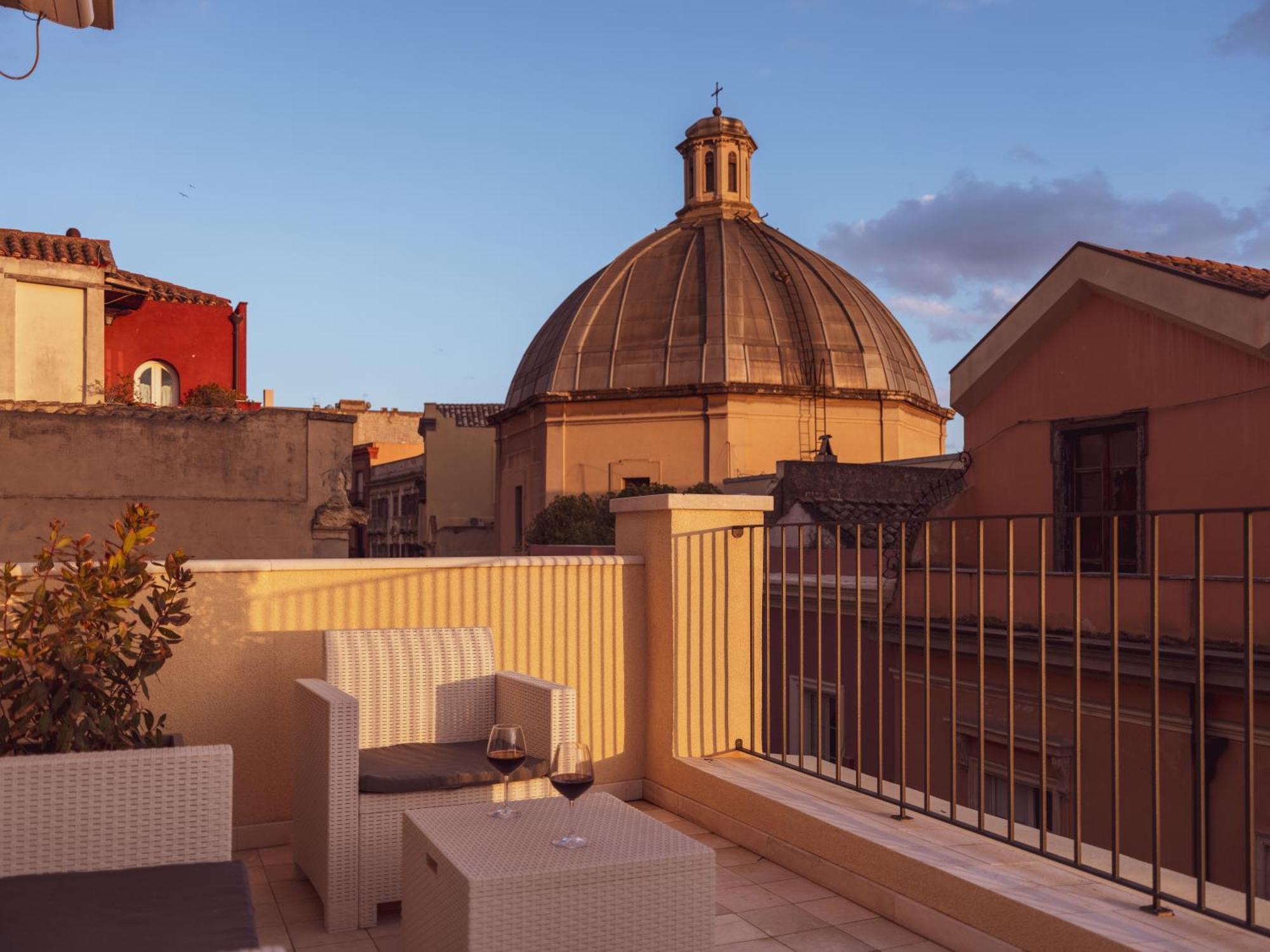 Luxury Suite La Terrazza In Pieno Centro In Cagliari Exterior foto